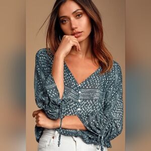 SALE!! Lulu's Carrissa V-Neck Button-Down Top, Ruched Tie Long Sleeve, S, EUC